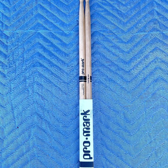 PRO-MARK HICKORY FORWARD 747 Drumsticks 16-1/4” L, .551” Dia. - Picture 1 of 3